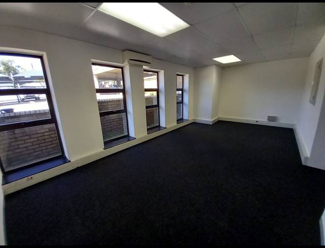 210M² OFFICE TO LET IN BRYANSTON